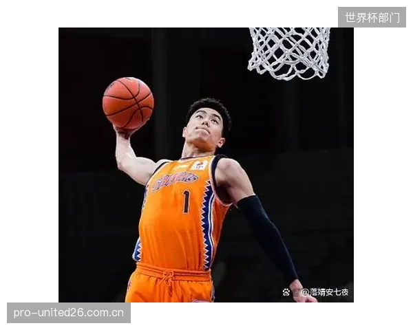 李添荣成为联盟最高效外线射手,为上海队提供关键外线火力。 李添荣成为联盟最高效外线射手,为上海队提供关键外线火力。